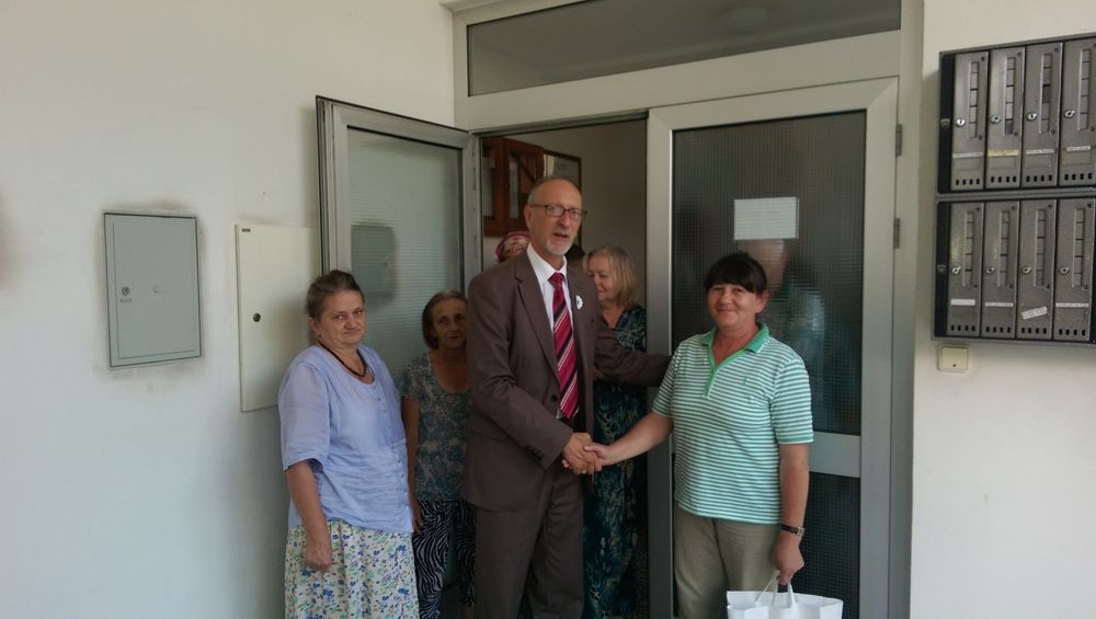 PODJELA PAKETA STARIM RASELJENIM OSOBAMA POVODOM RAMAZANSKOG BAJRAMA