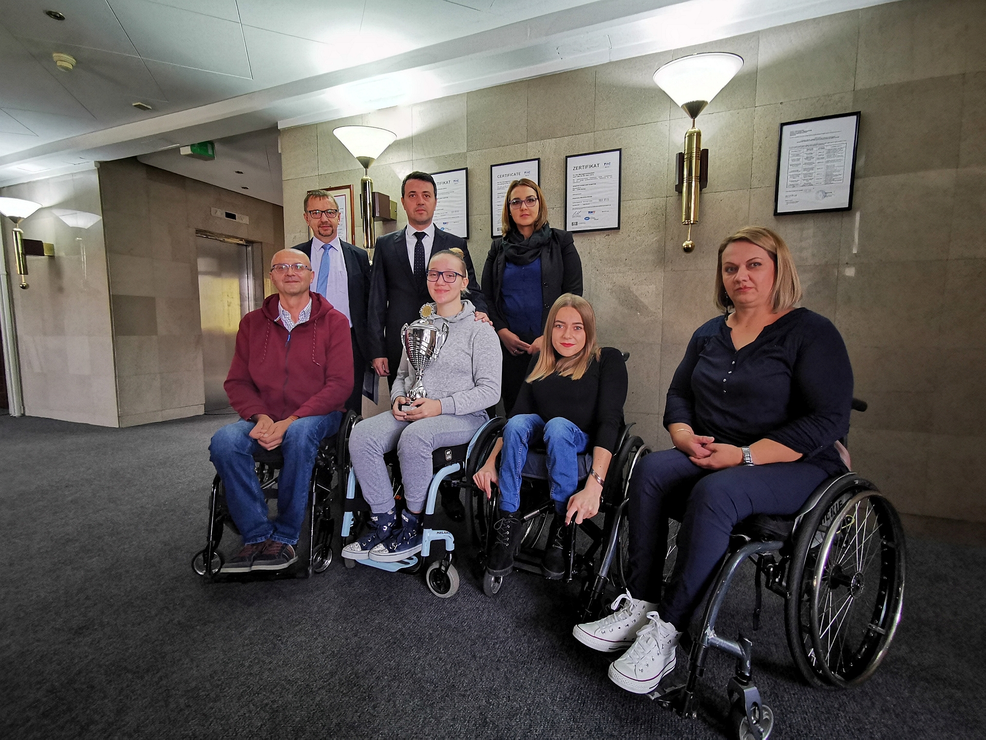 PRIJEM U VLADI ZA OSVAJAČICE MEDALJA: ATLETSKA SELEKCIJA ZDK POTVRDILA DOMINACIJU U INVALIDSKOM SPORTU