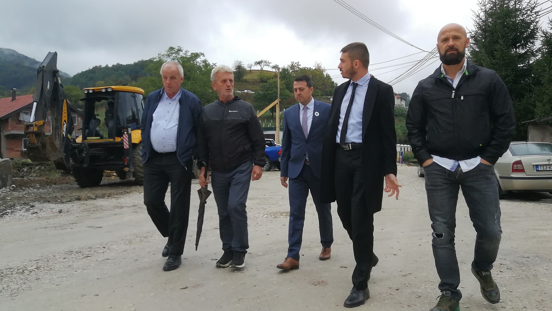 PREMIJER GANIĆ I MINISTAR ISAK OBIŠLI RADOVE NA CESTI ČAJDRAŠ - OVNAK