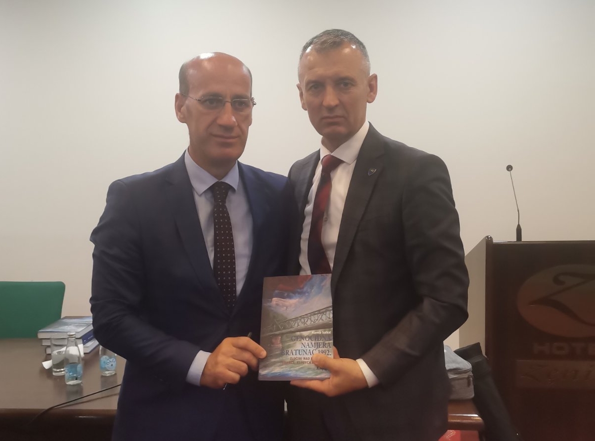 PREDSJEDAVAJUĆI SKUPŠTINE ĆAZIM HUSKIĆ PRISUSTVOVAO PROMOCIJI KNJIGE „GENOCIDNA NAMJERA BRATUNAC 1992“