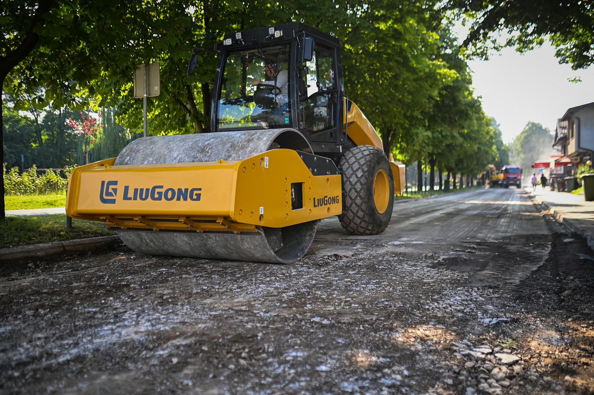 ZAPOČETA SANACIJA KOLOVOZA NA DIONICI REGIONALNE CESTE R445 VISOKO-PODLUGOVI U GRADU VISOKO