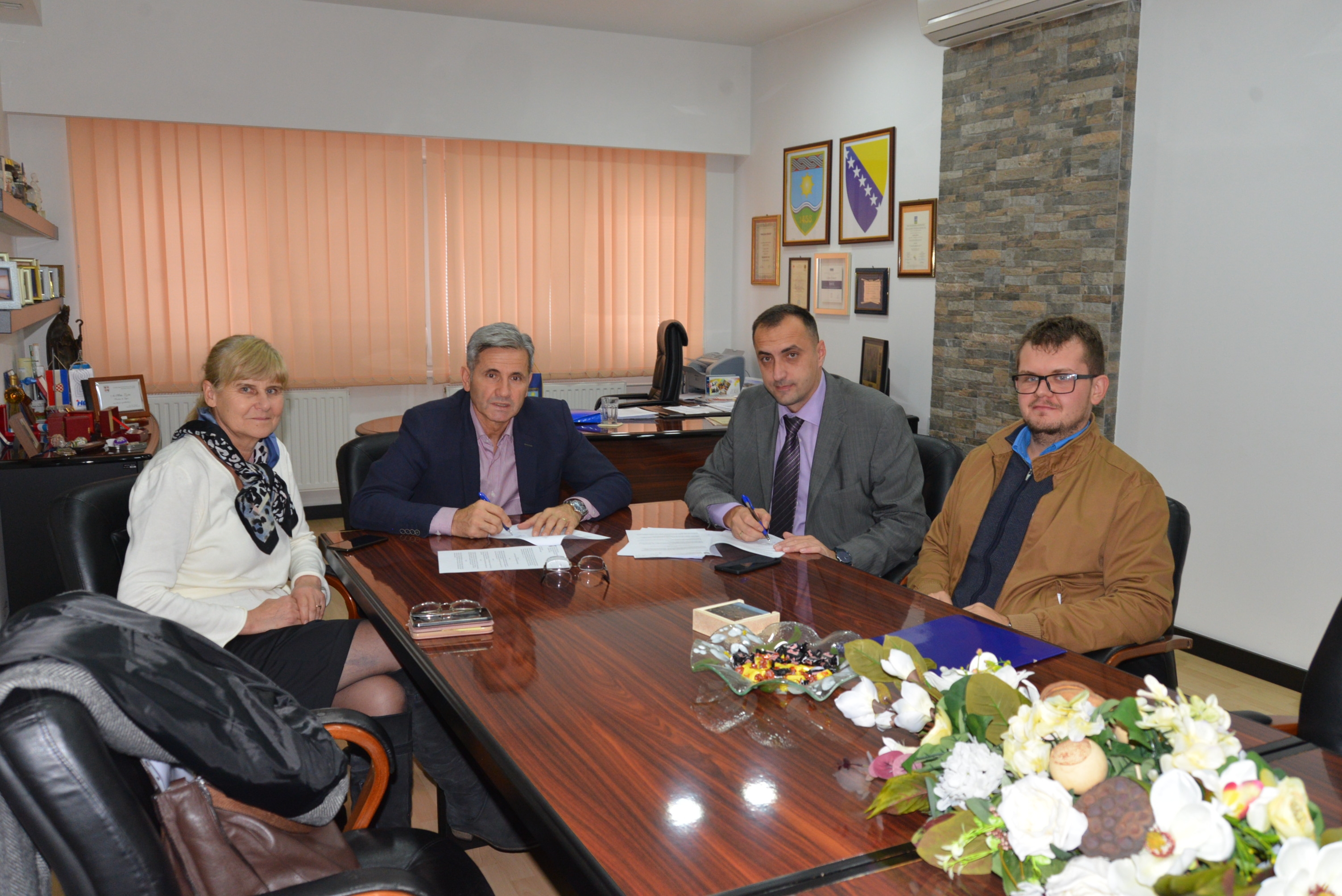 NIKOLIĆ I ZOVKO POTPISALI UGOVOR O PRODAJI ZEMLJIŠTA ZA IZGRADNJU ZGRADE OPĆINSKOG SUDA ŽEPČE