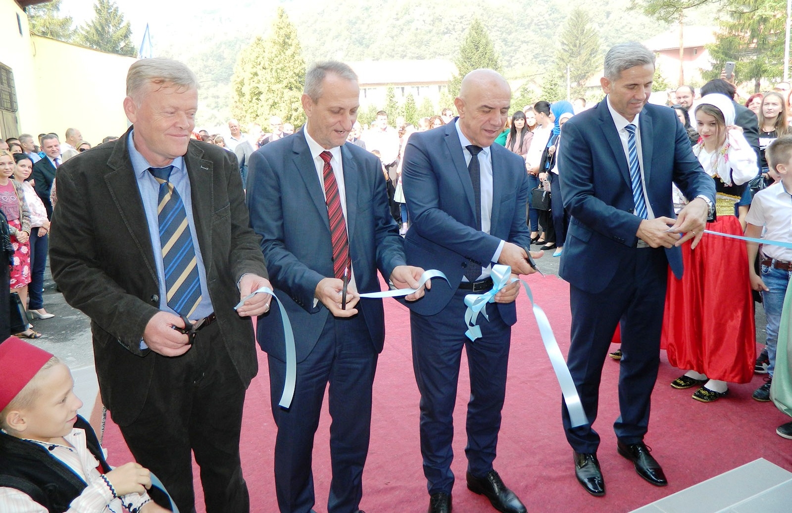 INVESTICIJA VLADE ZDK I OPĆINE ŽEPČE VRIJEDNA 800.000 KM: OŠ BEGOV HAN DOBILA NOVU SPORTSKU DVORANU