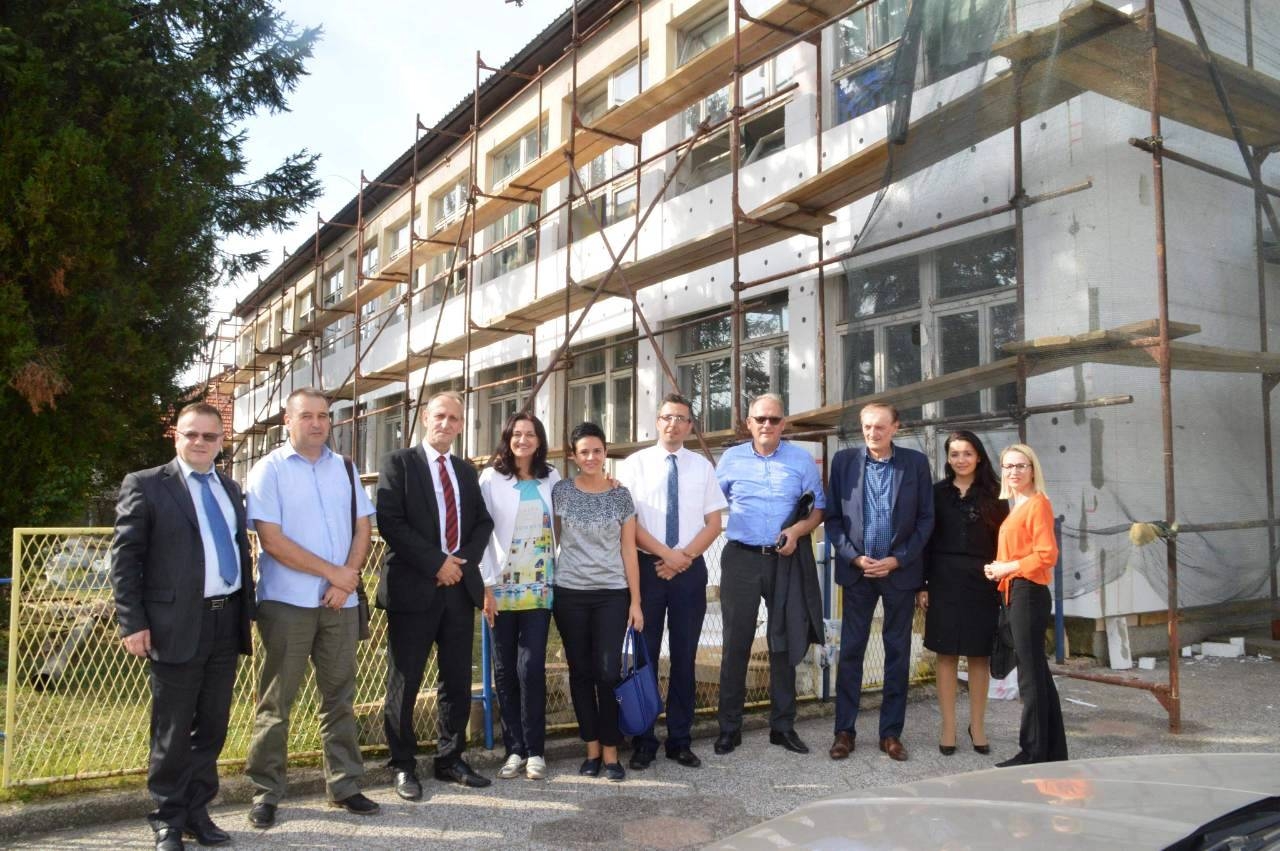 ZA UTOPLJAVANJE DVIJE ŠKOLE U BREZI IZDVOJENO 240.000 KM, VLADA ZDK SUFINANSIRALA REKONSTRUKCIJU PS RAVNE VAREŠ